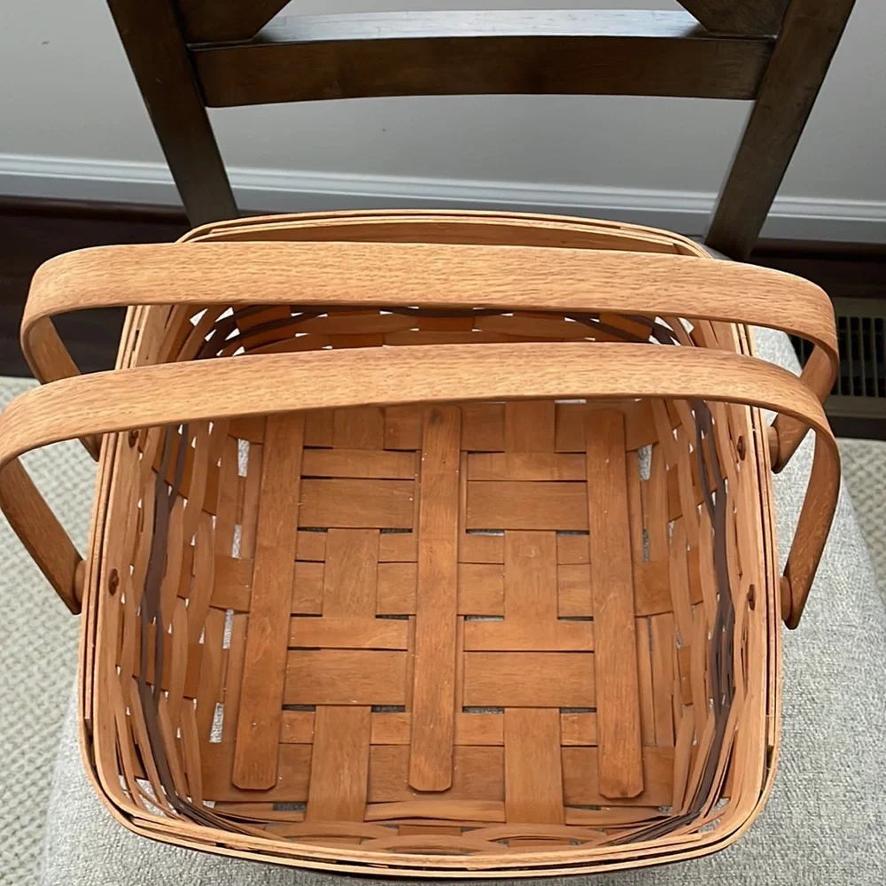 Henn Basket no cracks or splits. - Picture 5 of 11